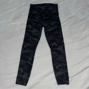 Athleta Ultimate 7/8 Tight Black/Grey Camo